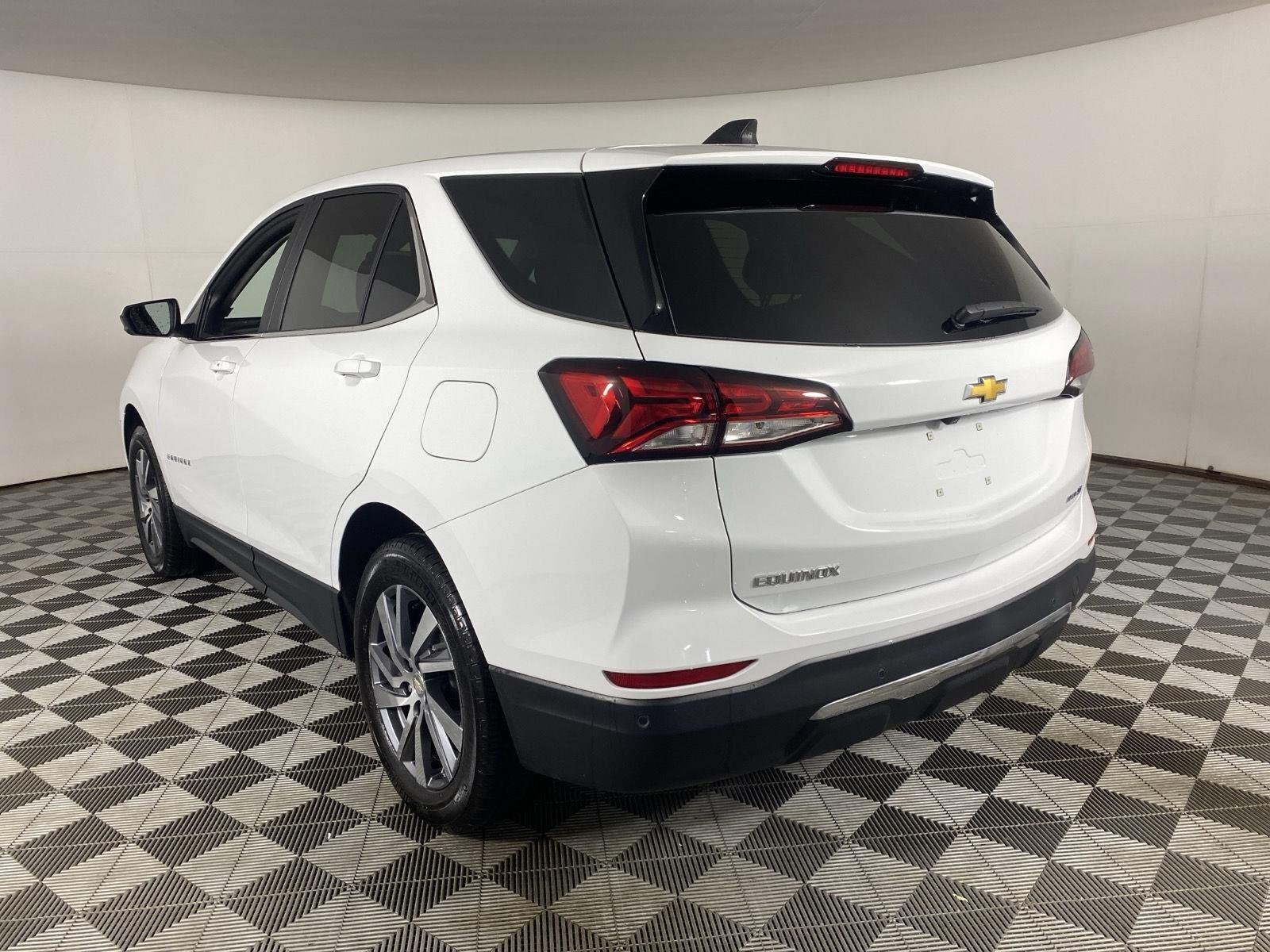 Used 2024 Summit White Chevrolet  image 5