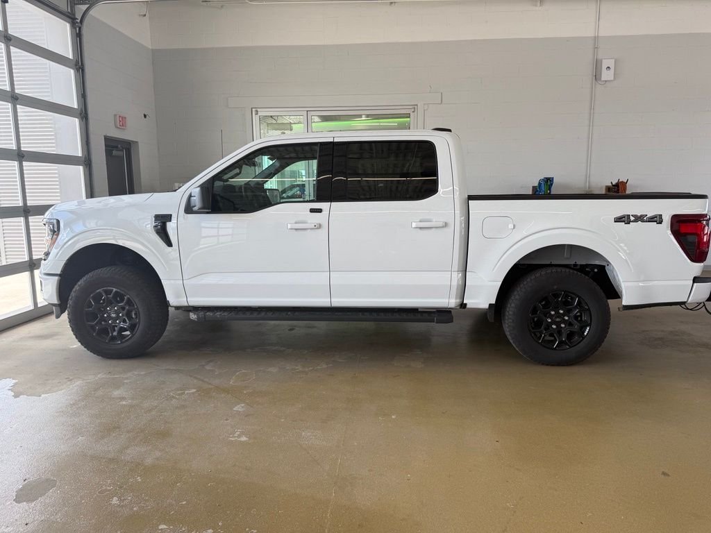 Used 2025 Oxford White Ford XLT image 1