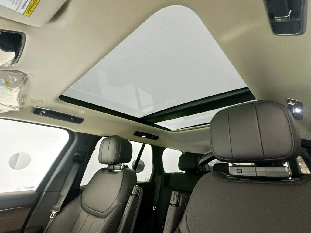 New 2026 Varesine Blue Land Rover SE image 21