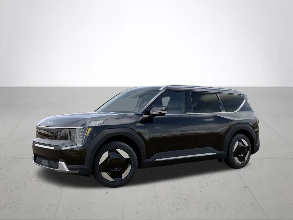 New 2026 Ebony Black Kia Wind AWD image 3