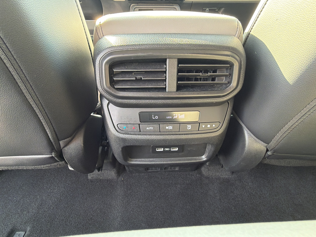 Used 2023 Silver Honda EX-L image 31