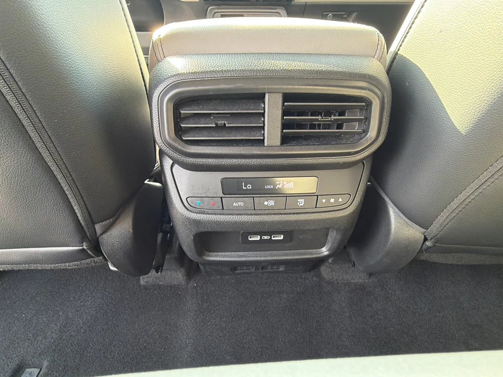 Used 2023 Silver Honda EX-L image 31