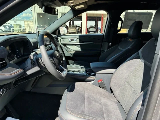 New 2026 Carbonized Gray Metallic Ford Tremor image 7
