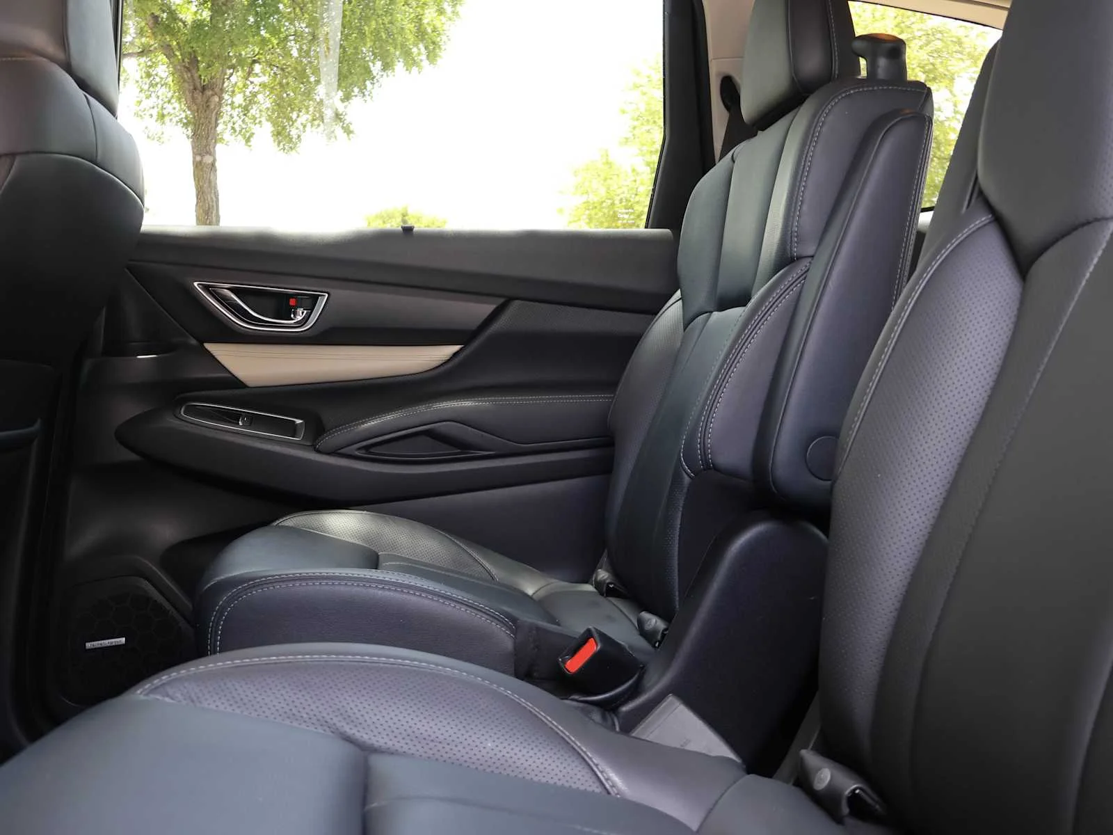 Used 2020 Ice Silver Metallic Subaru Limited image 27