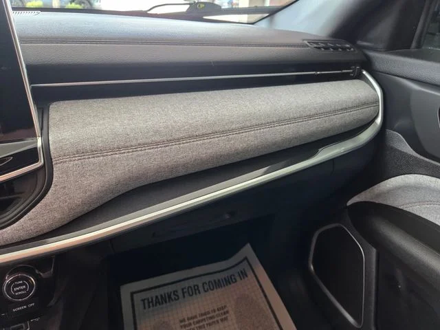 Used 2023 Gray Jeep Latitude Lux image 28