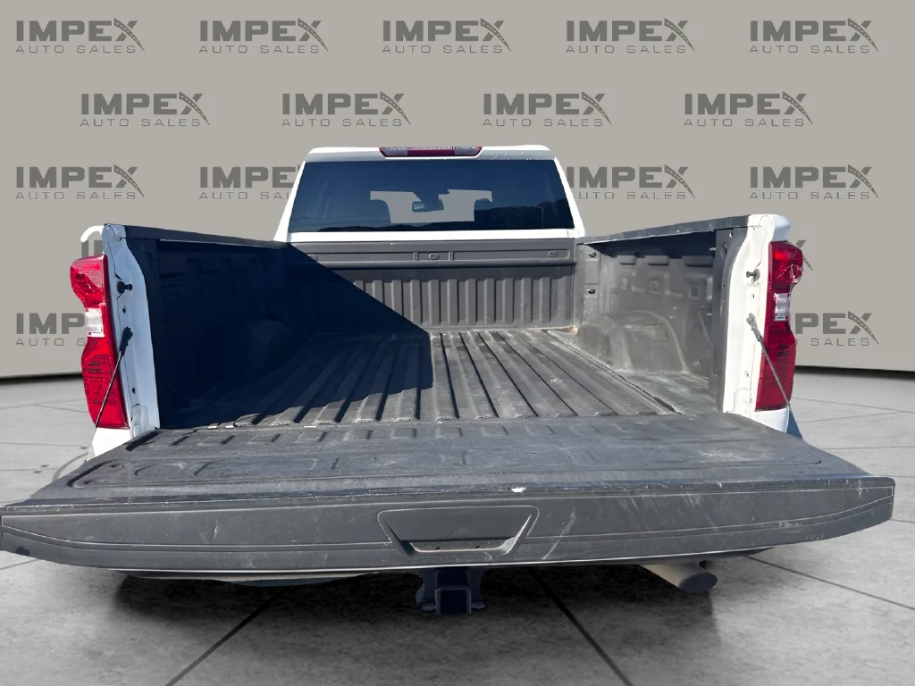 Used 2024 White Chevrolet Custom image 23