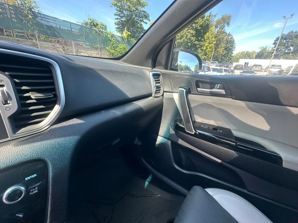 Used 2019 Red Kia EX image 19