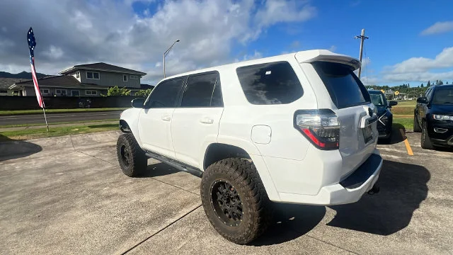 Used 2017 White Toyota SR5 image 3