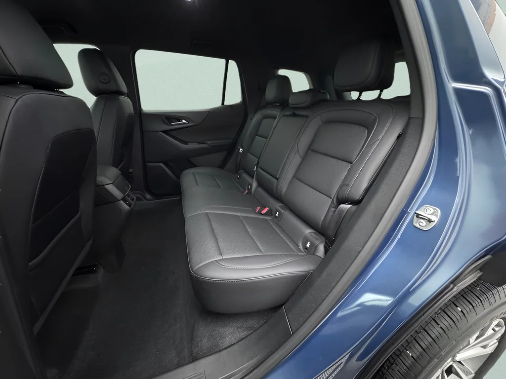 Used 2025 Lakeshore Blue Chevrolet LT image 27