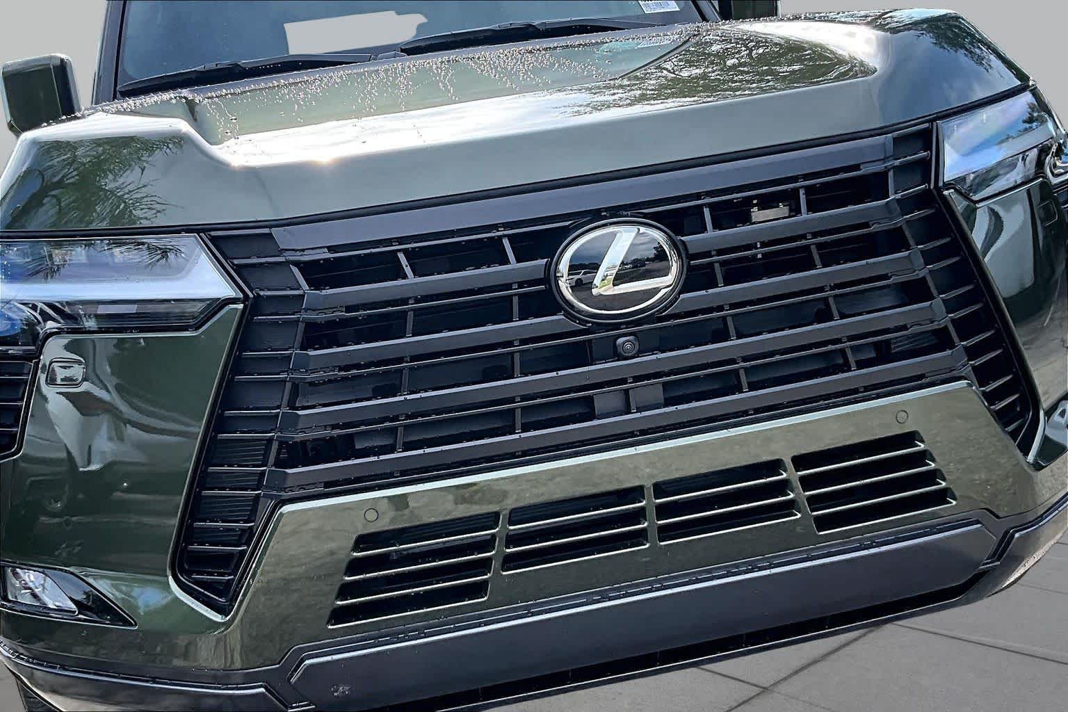Used 2026 Nori Green Pearl Lexus Luxury image 31
