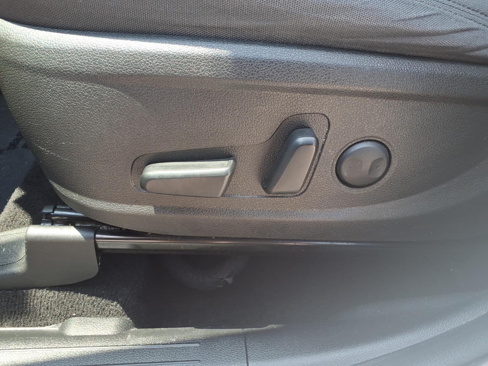 Used 2022 Quartz White Hyundai SEL image 22