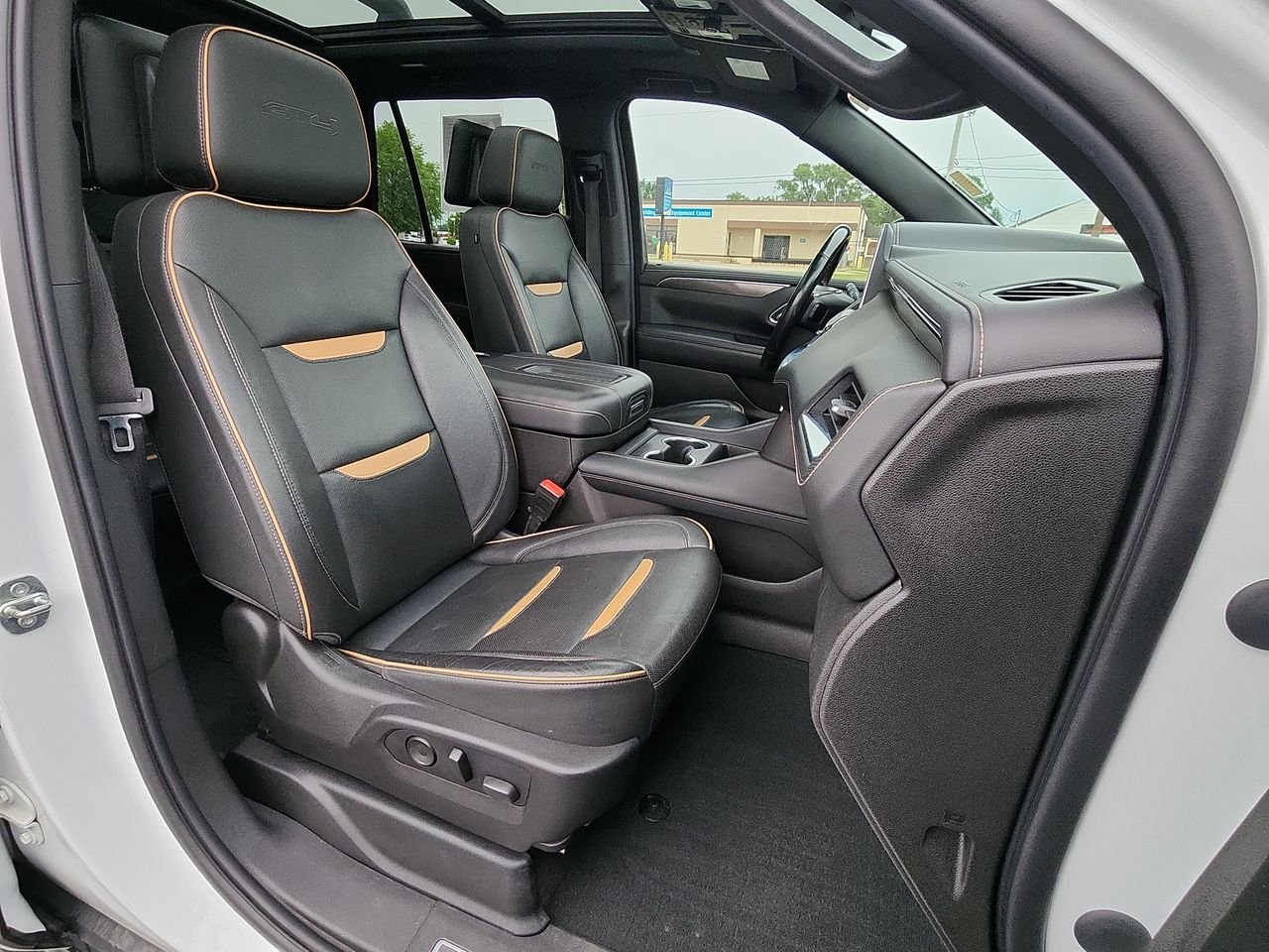 Used 2021 White GMC AT4 image 26