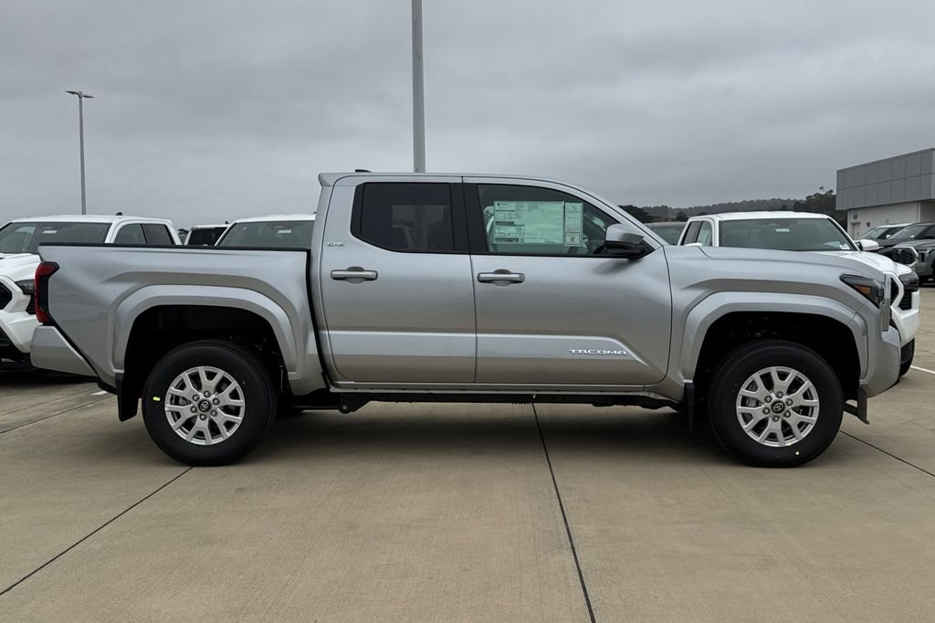 2025 Toyota Tacoma SR5 - Photo 3