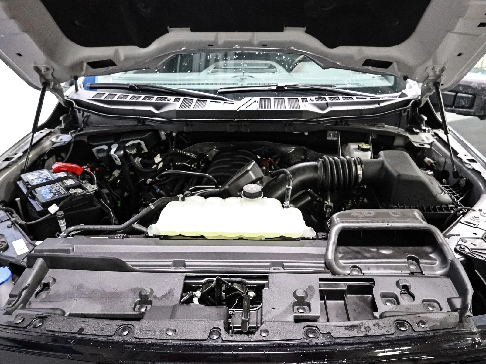 2025 Ford F-150 XLT - Photo 17