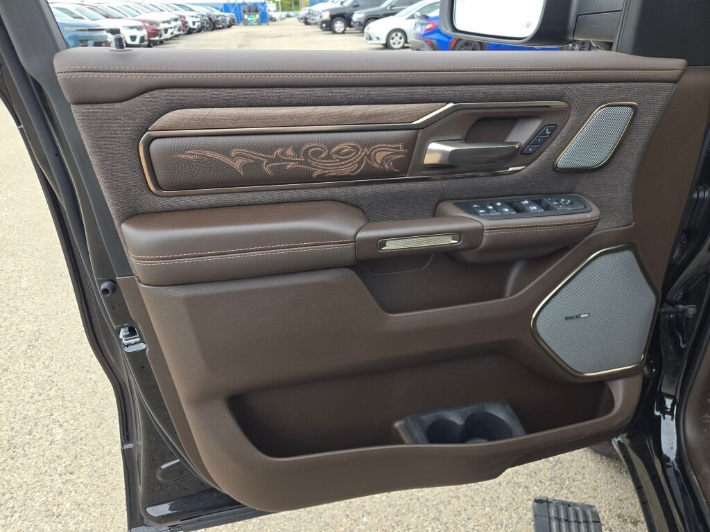 New 2026 Diamond Black Crystal Pearl-Coat Exterior Paint RAM Limited image 22