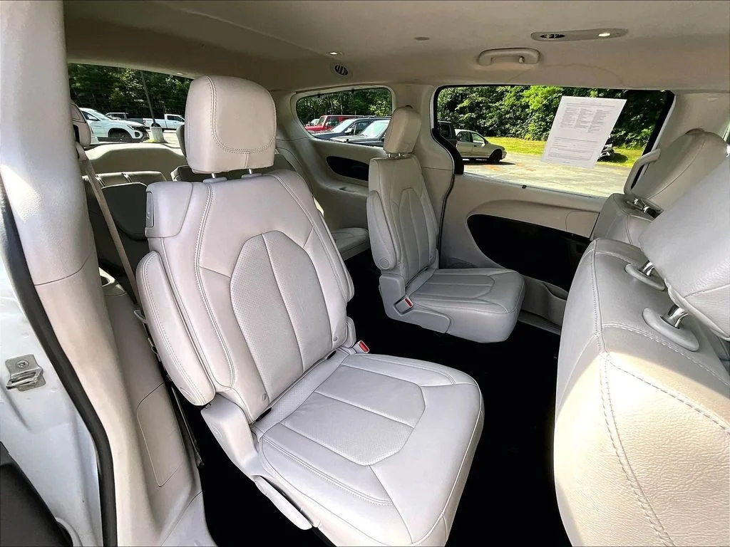 Used 2021 Bright White Clearcoat Chrysler Touring L image 16