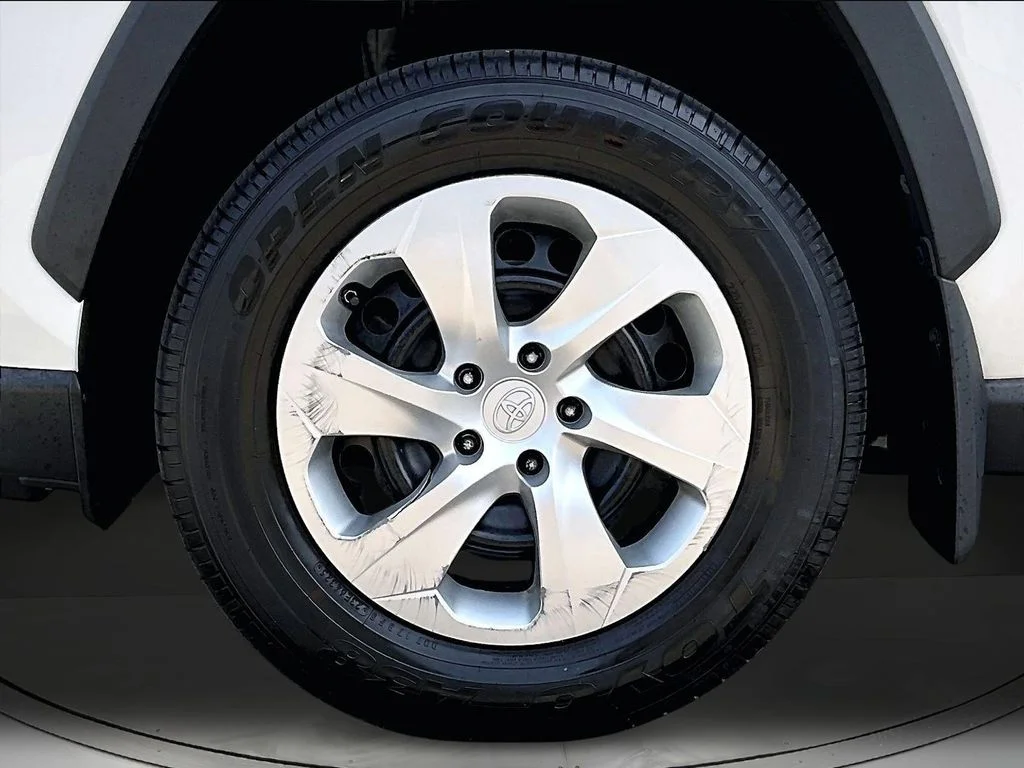 2021 Toyota RAV4 LE - Photo 36