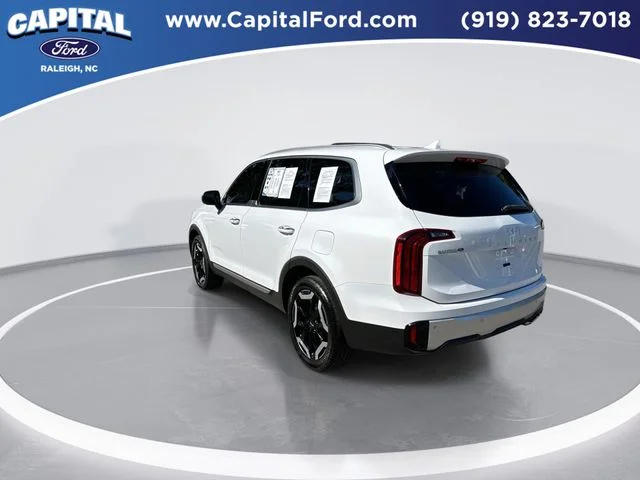 Used 2024 White Kia S image 6