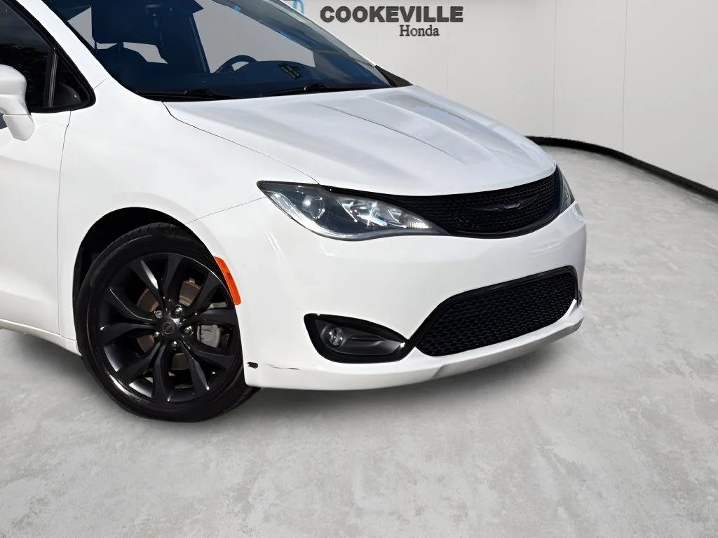Used 2019 Bright White Clearcoat Chrysler Touring L Plus image 3