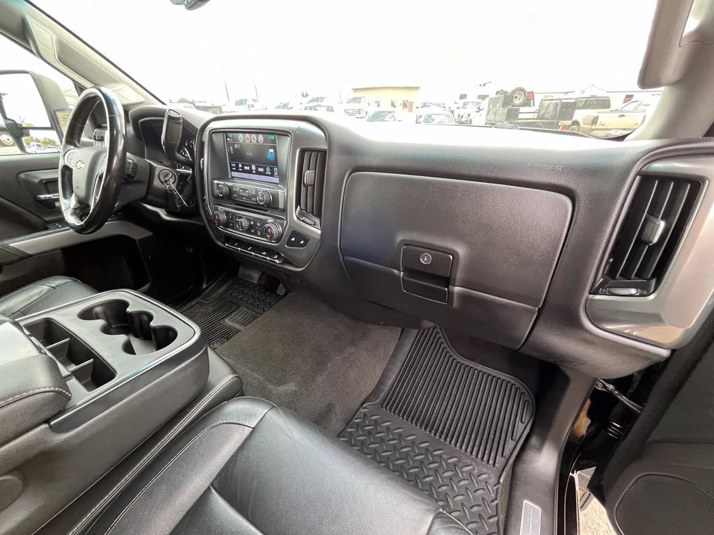 Used 2018 Black Chevrolet LT image 19