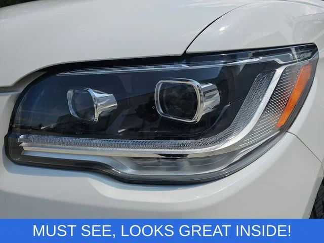 Used 2022 White Lincoln Reserve image 30