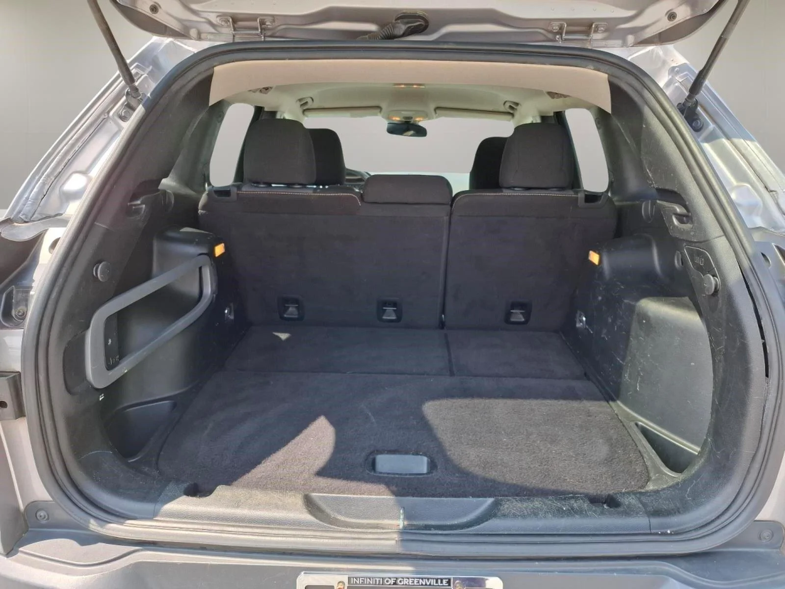 Used 2018 Billet Silver Metallic Clearcoat Jeep Latitude image 12