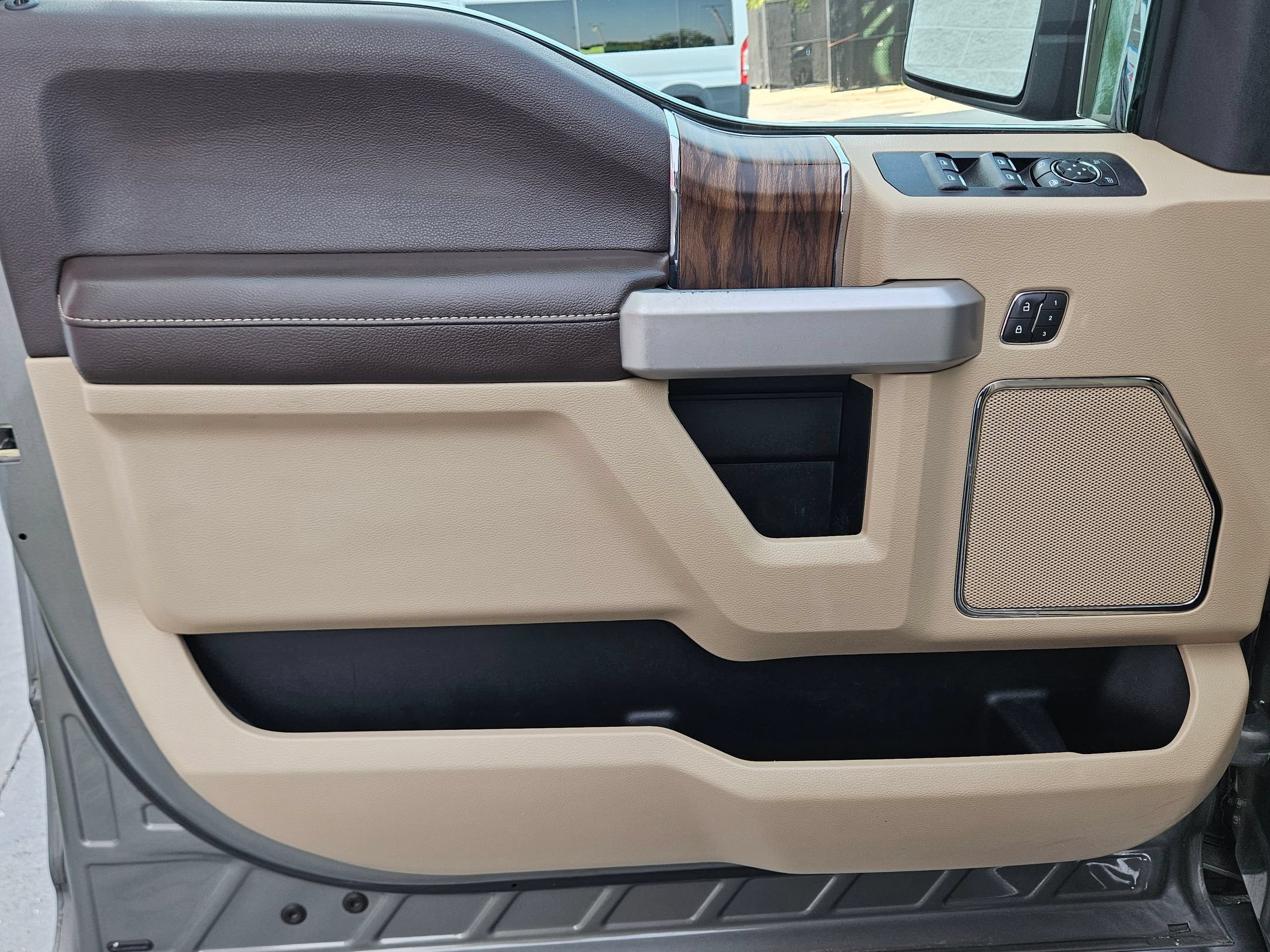 Used 2019 Silver Spruce Metallic Ford LARIAT image 18