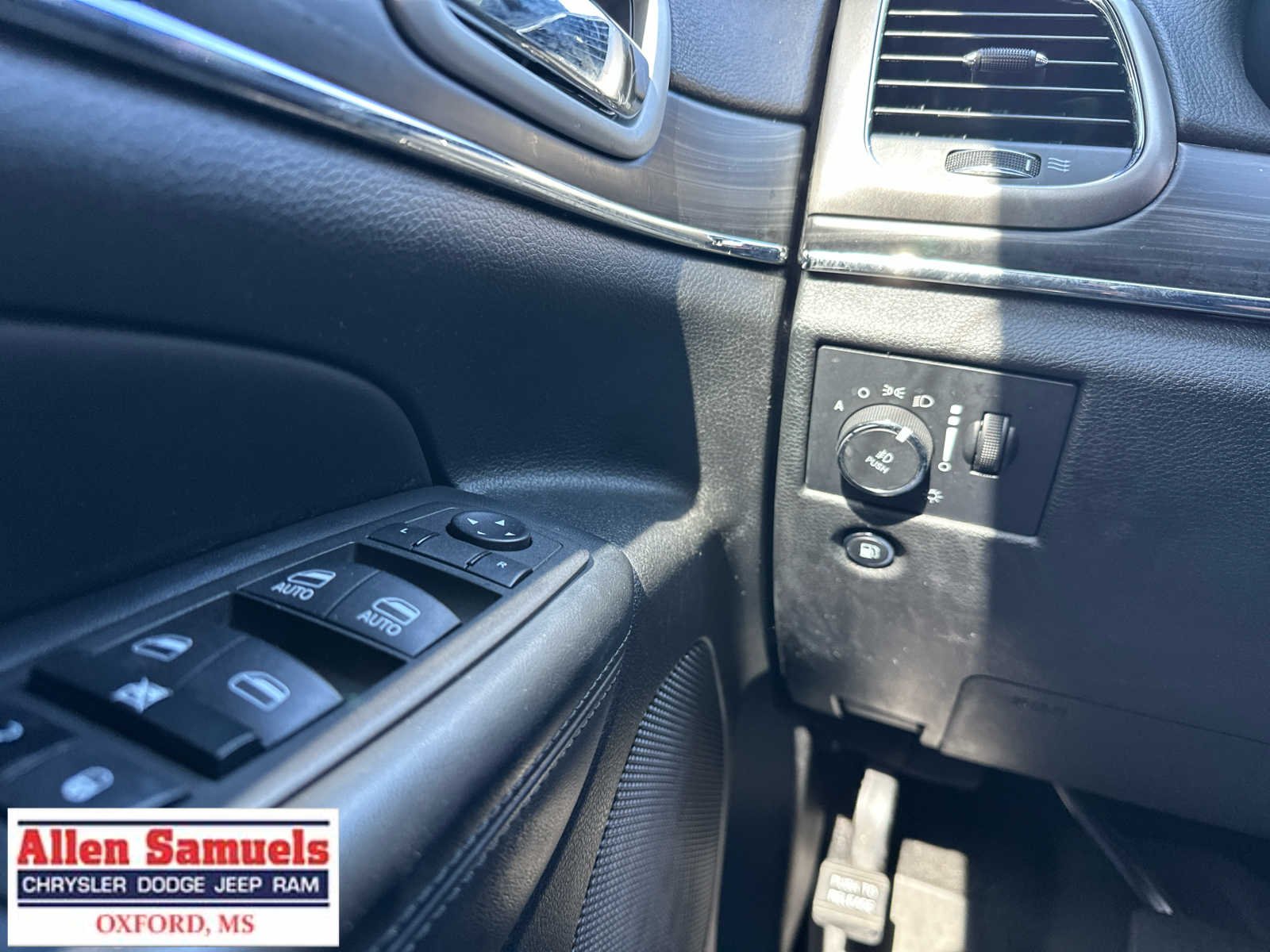 Used 2022 Bright White Clearcoat Jeep Limited image 18