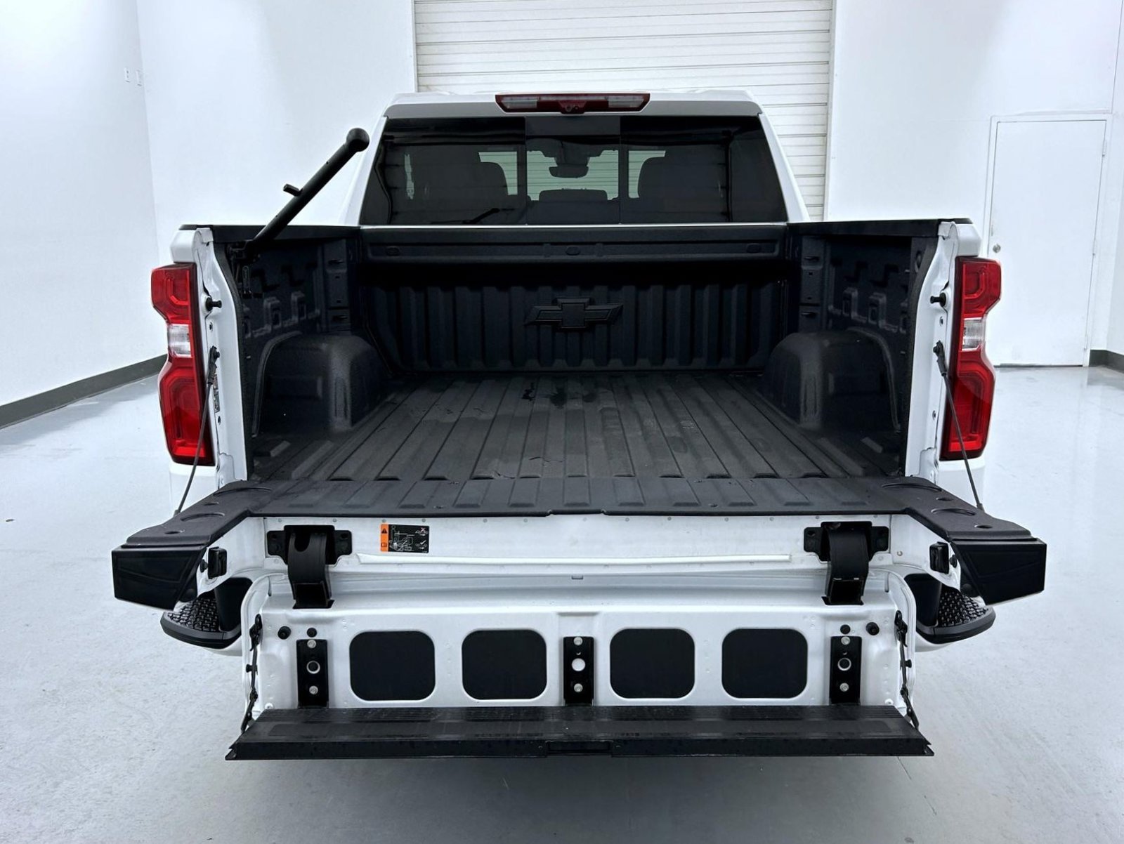 Used 2025 Beige Chevrolet High Country image 24