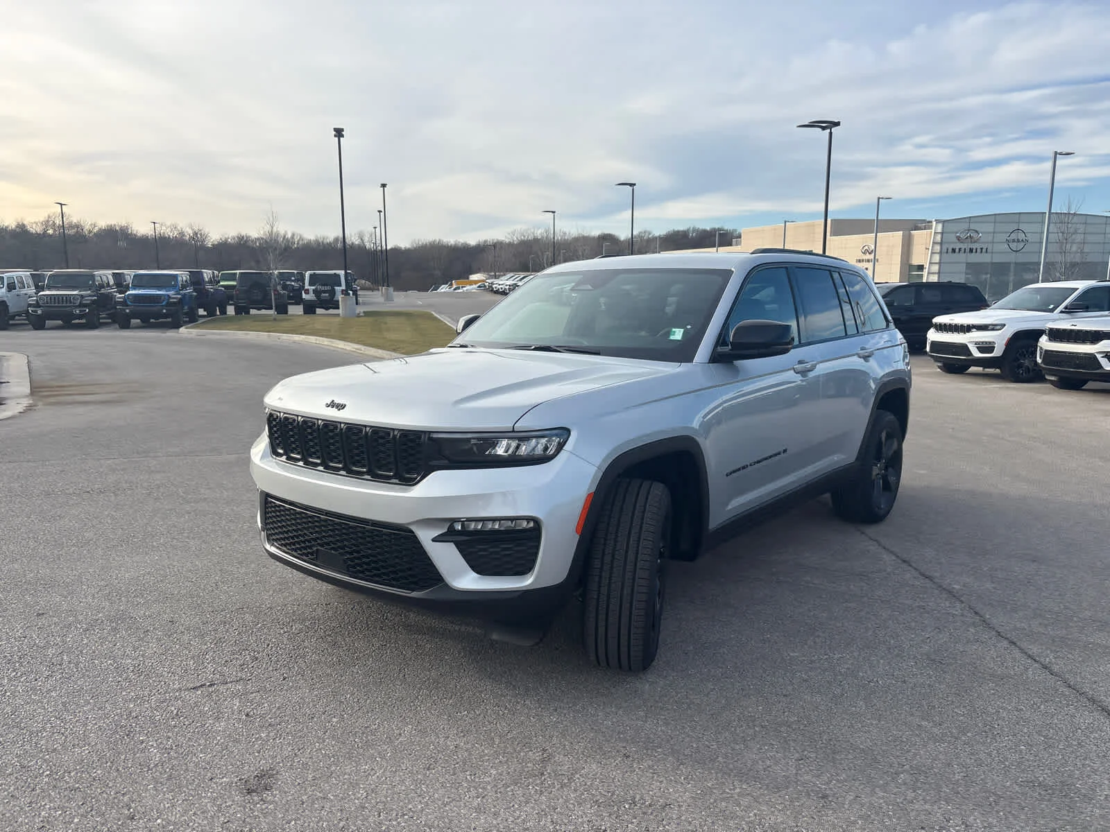 New 2025 Silver Zynith Jeep Limited image 4