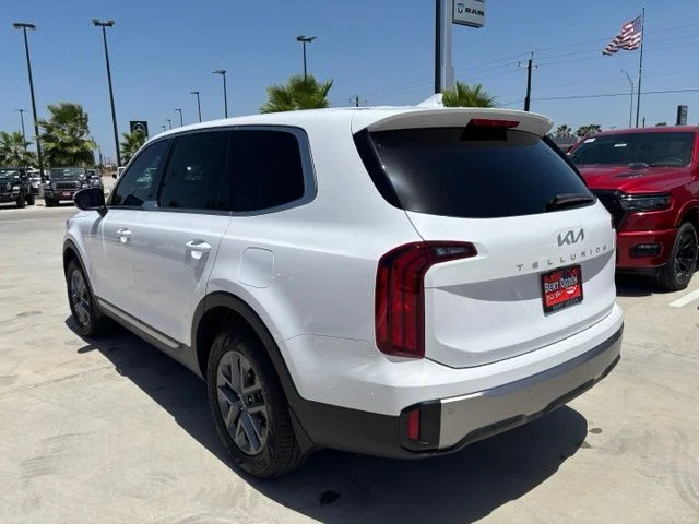 Used 2025 White Kia LX image 4