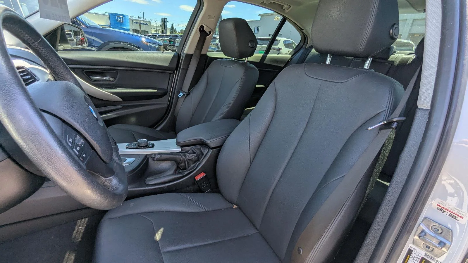 Used 2018 Alpine White BMW 320i xDrive image 18