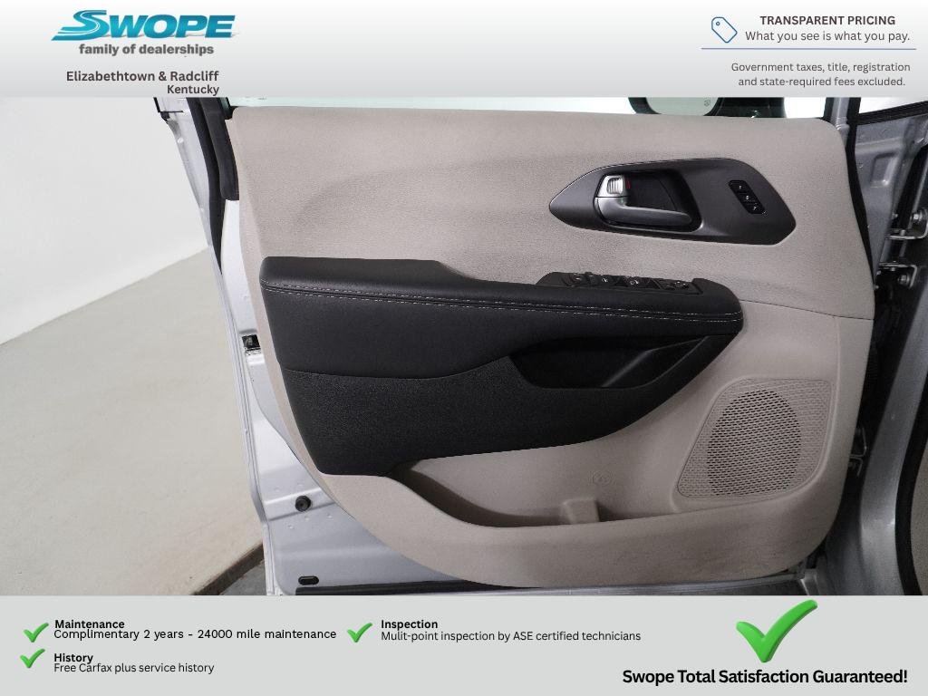 Used 2024 Silver Mist Clearcoat Chrysler Touring L image 14