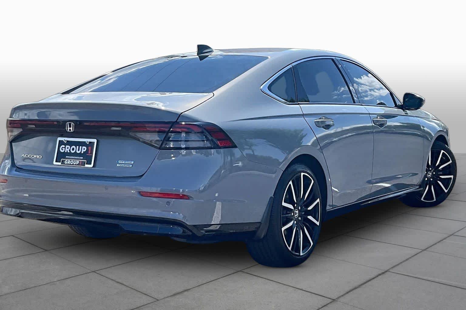 Used 2025 Urban Gray Pearl Honda Touring image 13