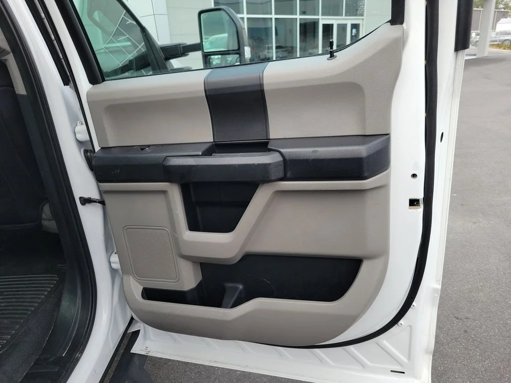 2019 Ford F-550 Super Duty Chassis Cab XL - Photo 29