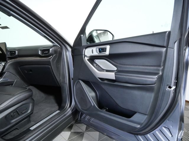 Used 2023 Gray Ford Limited image 9