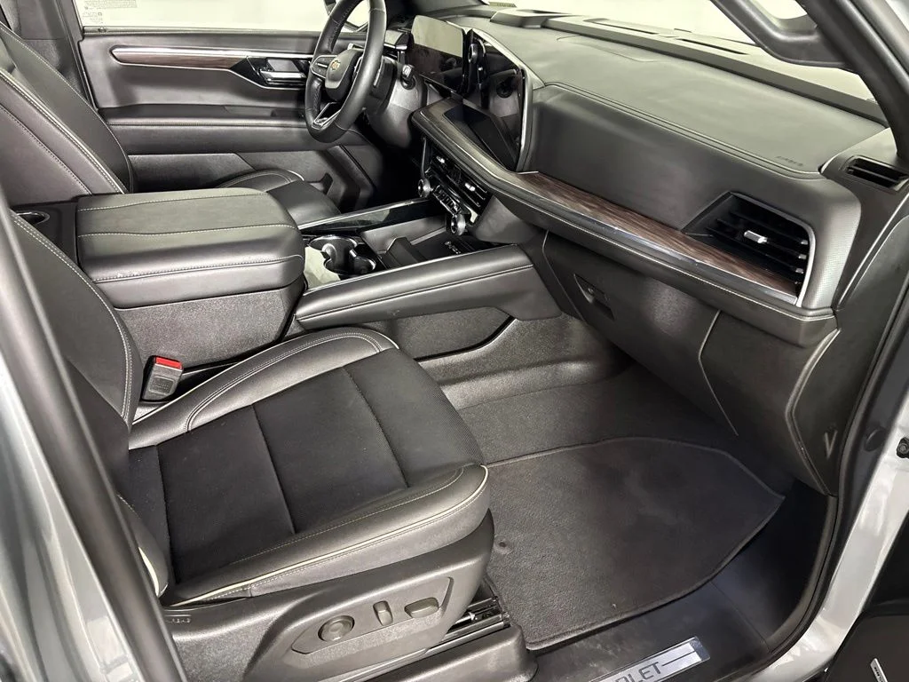 Used 2025 Gray Chevrolet Premier image 19