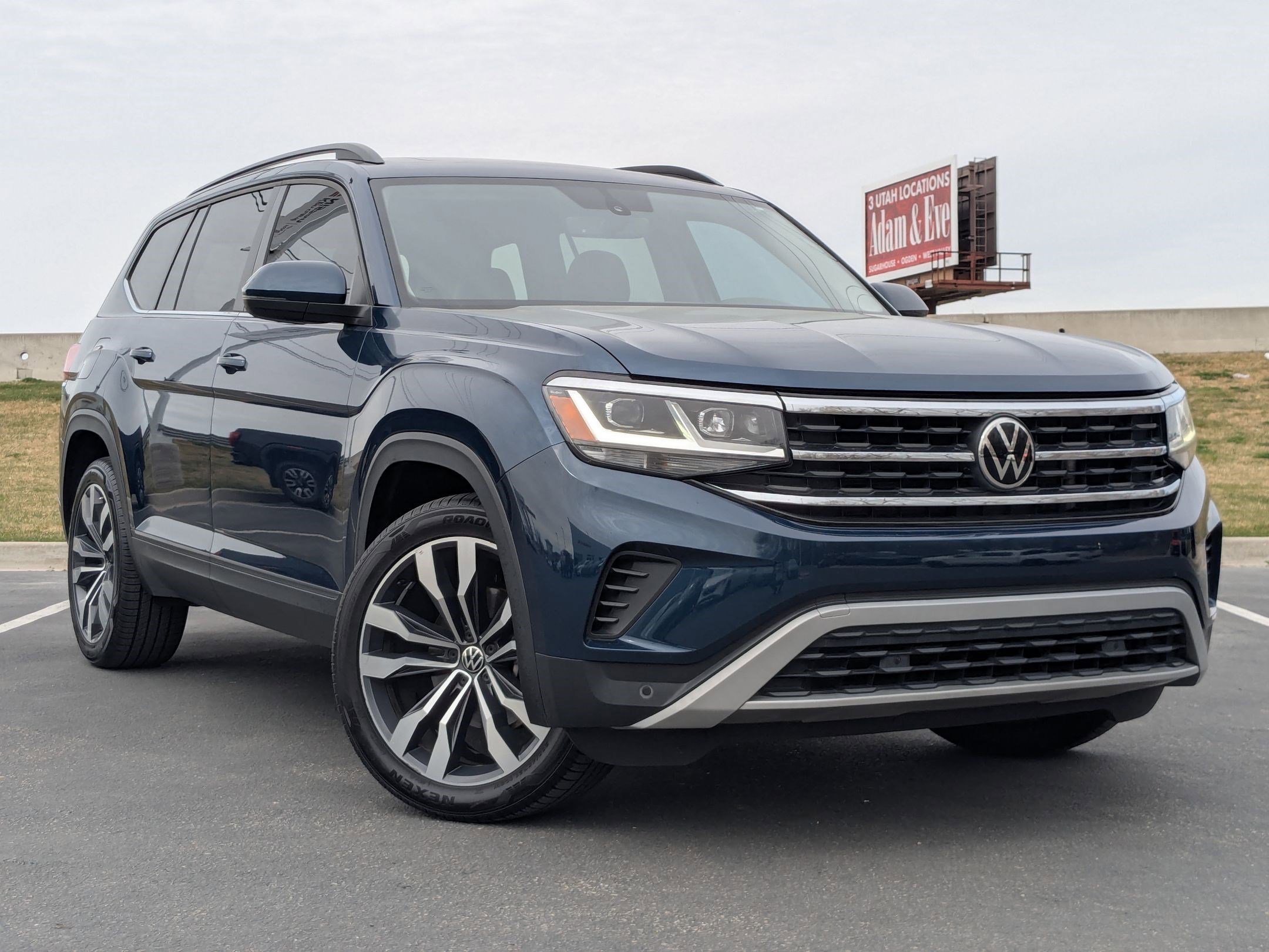 2022 Volkswagen Atlas 3.6L SE w/Tech 4MOTION's photo