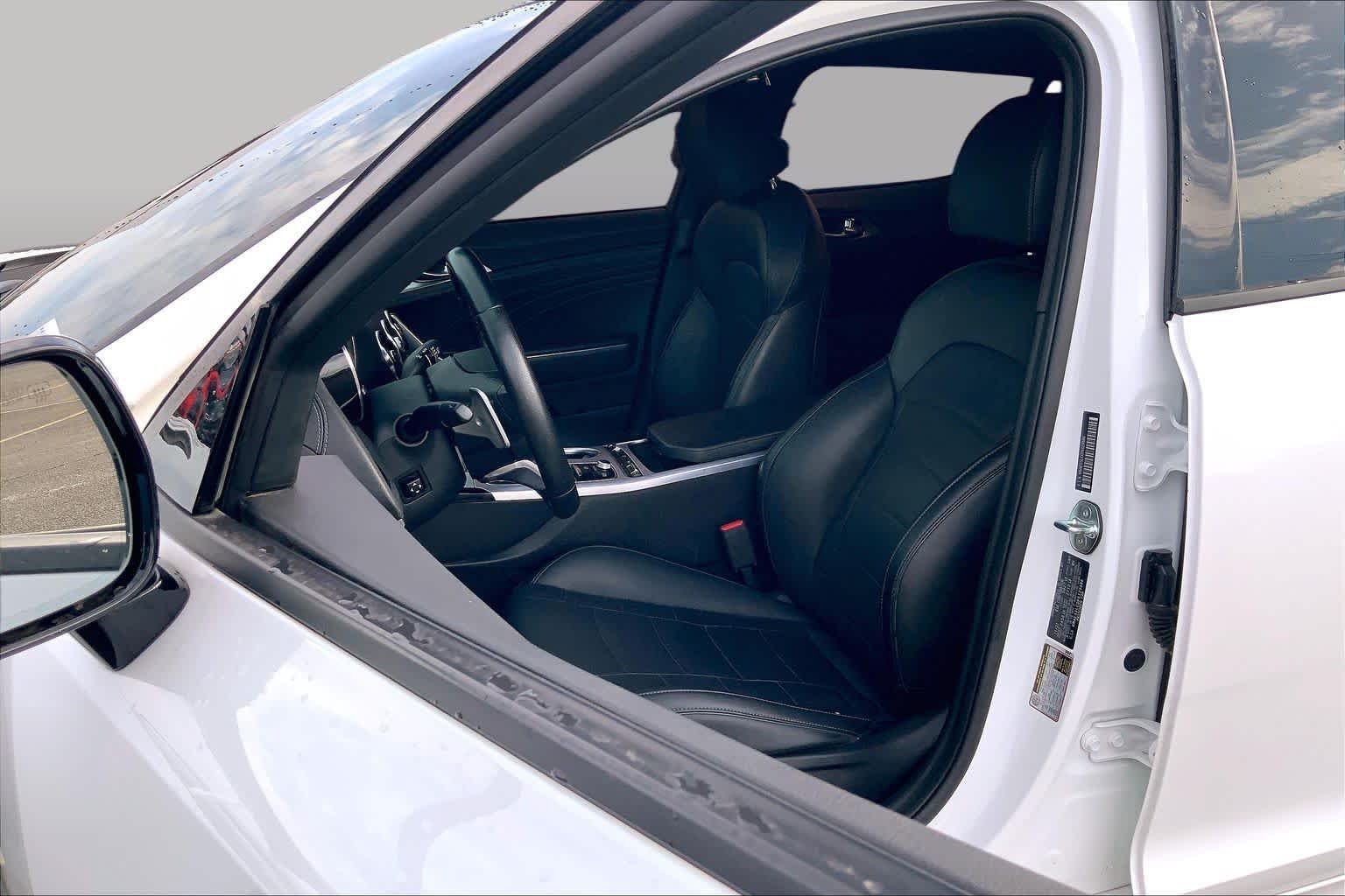 Used 2023 WHITE Kia GT2 image 8