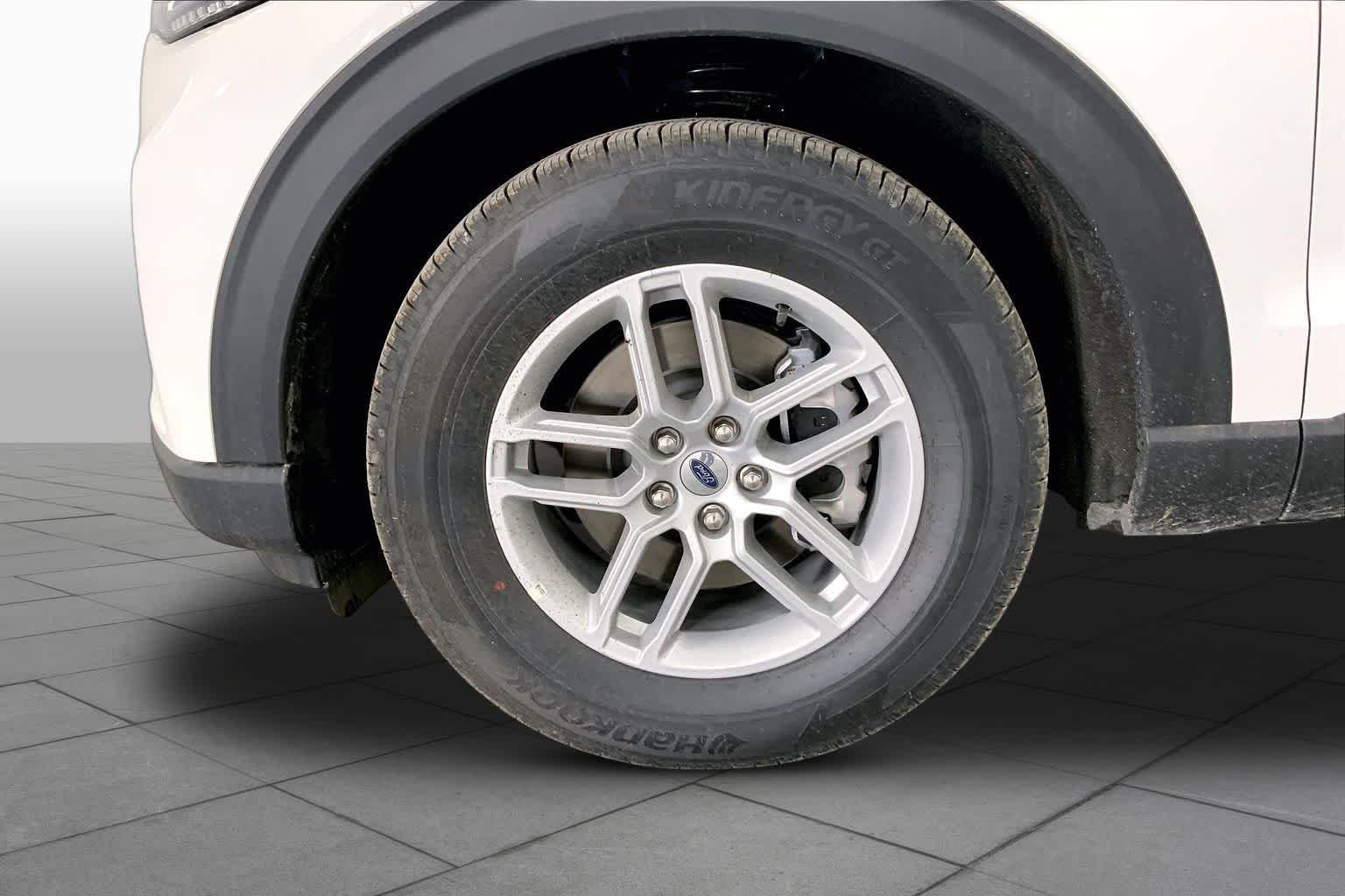 New 2026 Star White Metallic Tri-Coat Ford Active image 9
