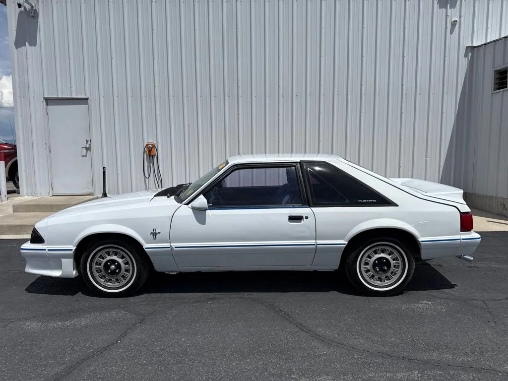 Used 1989 White Ford LX image 6