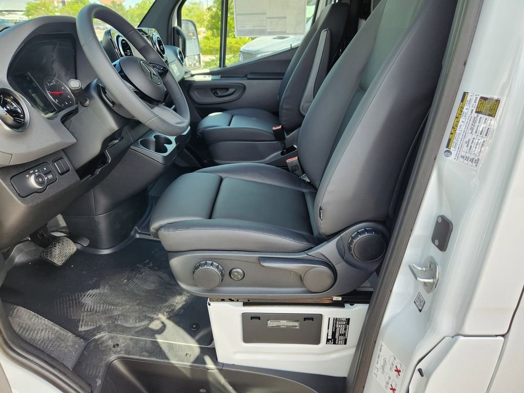 Used 2026 ARCTIC WHITE Mercedes-Benz CARGO image 15