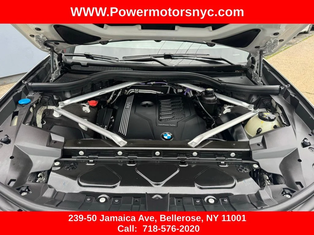 Used 2022 White BMW xDrive40i image 9