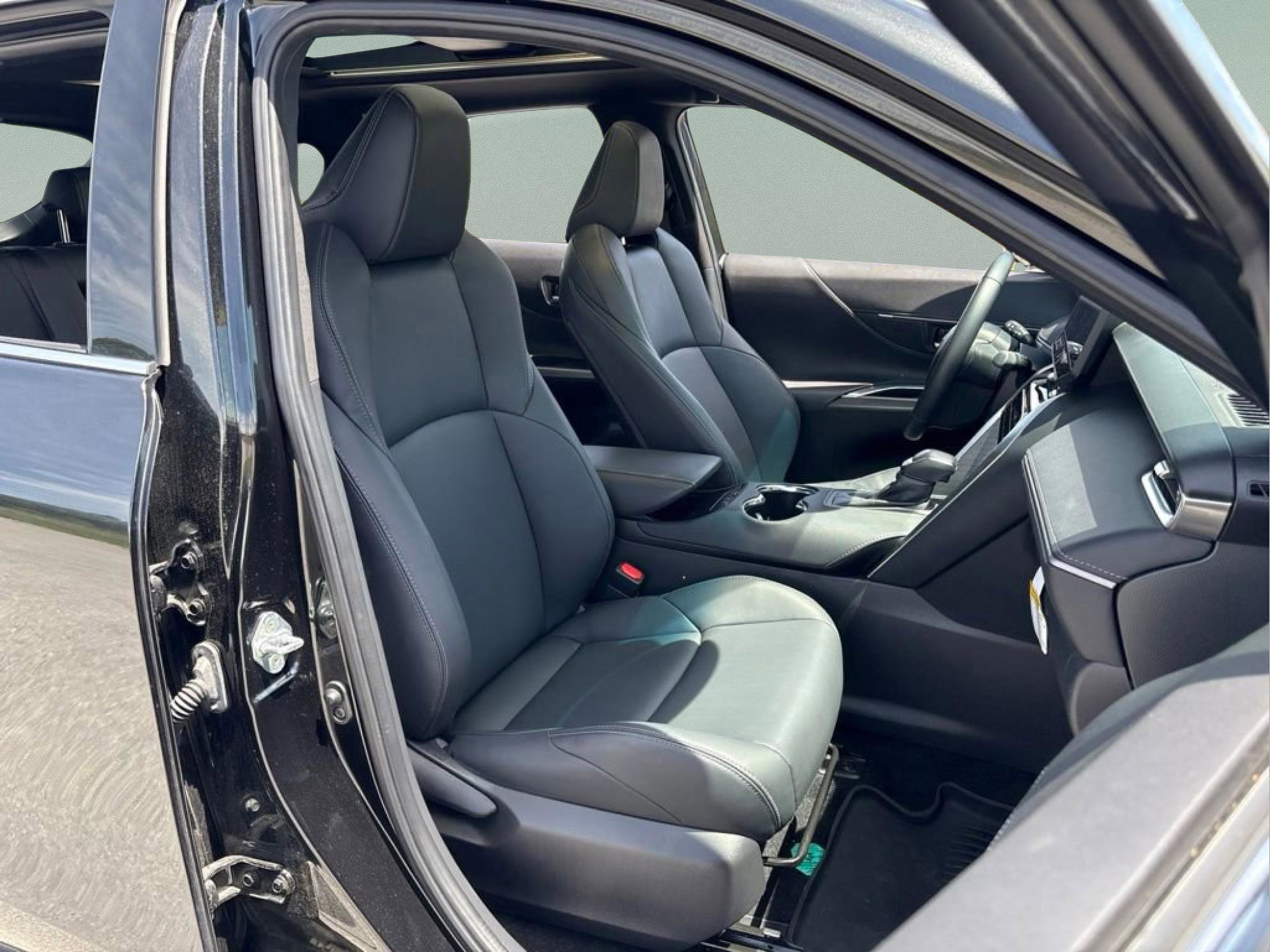 2024 Toyota Venza Nightshade - Photo 17