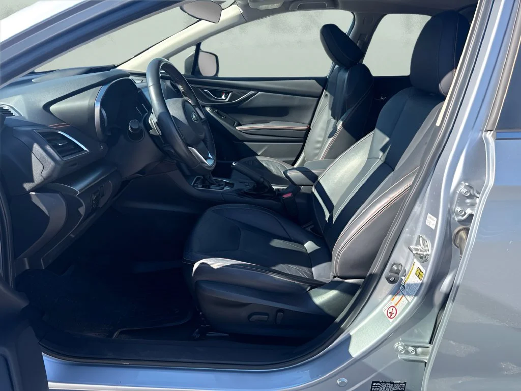 Used 2018 Silver Subaru 2.0i Limited image 9