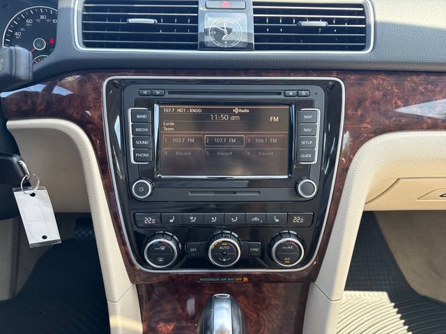 Used 2013 Candy White Volkswagen SEL image 18