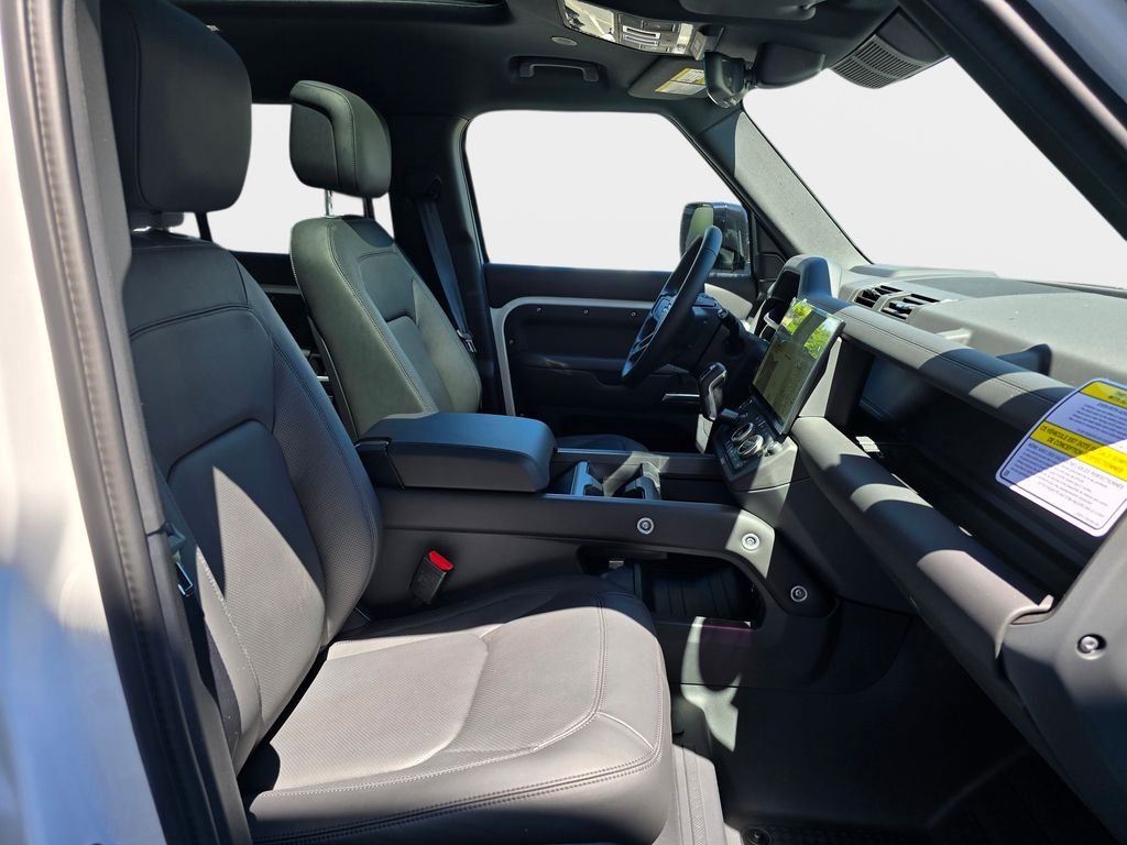 New 2026 Fuji White LAND ROVER X-Dynamic SE image 10