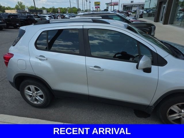 Used 2021 Silver Chevrolet LT image 9