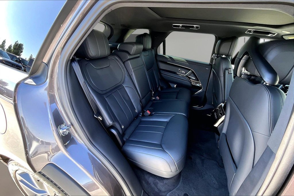 New 2026 CHARENTE GREY Land Rover Dynamic SE image 10