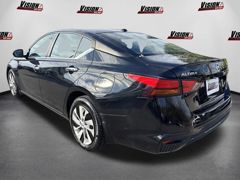 Used 2019 Black Nissan 2.5 S image 7